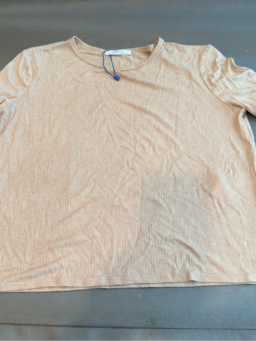 Zara Women’s Ribbed Crewneck Top in Light Peach. Size M